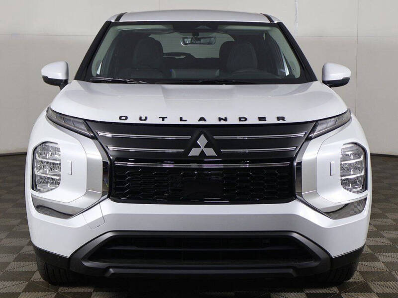 2026 Mitsubishi Outlander ES