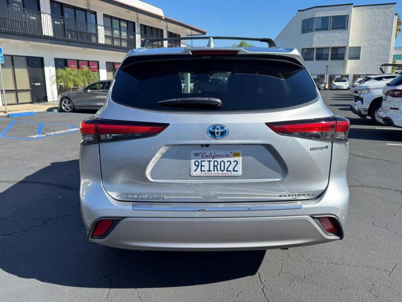 2023 Toyota Highlander Hybrid Platinum