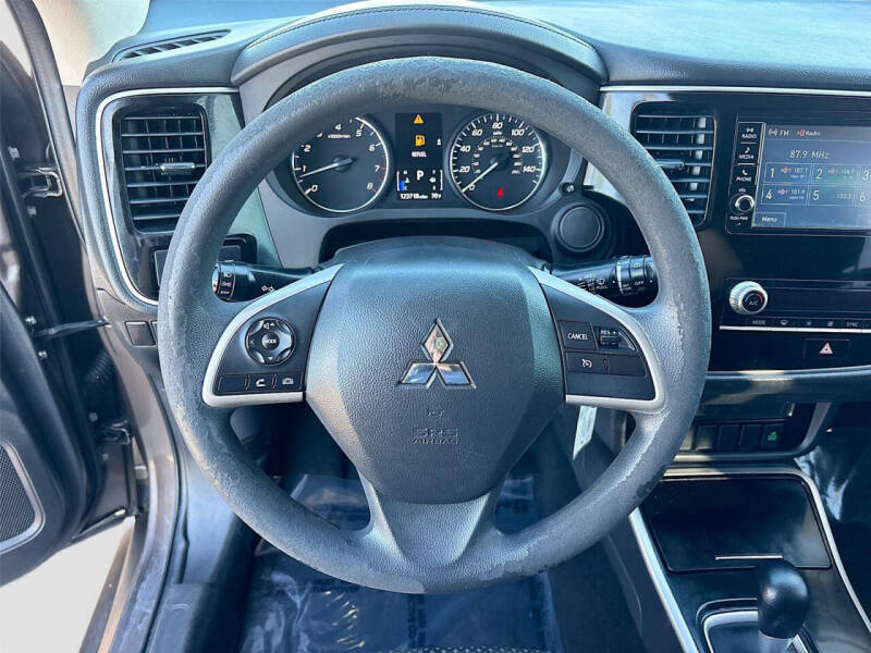 2020 Mitsubishi Outlander ES