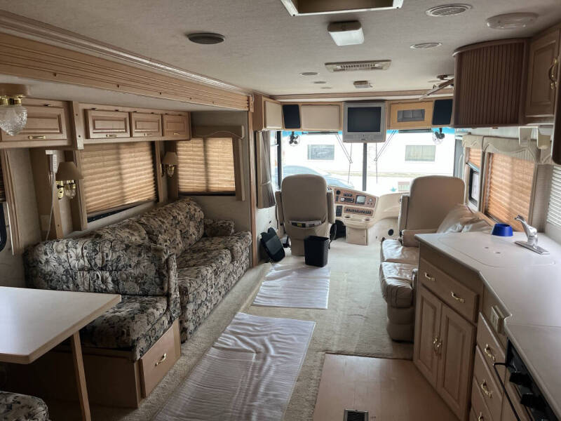 1998 Freightliner XC Chassis