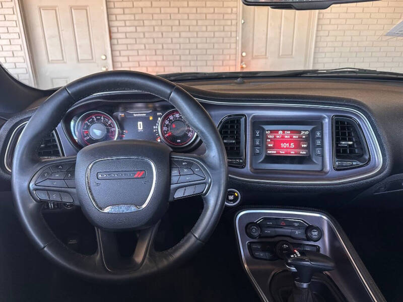2017 Dodge Challenger SXT