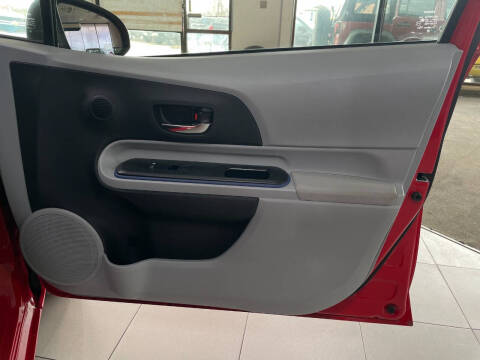 2013 Toyota Prius c Two