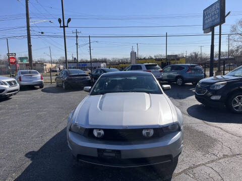 2010 Ford Mustang for sale at TIGER AUTO SALES INC in Redford MI