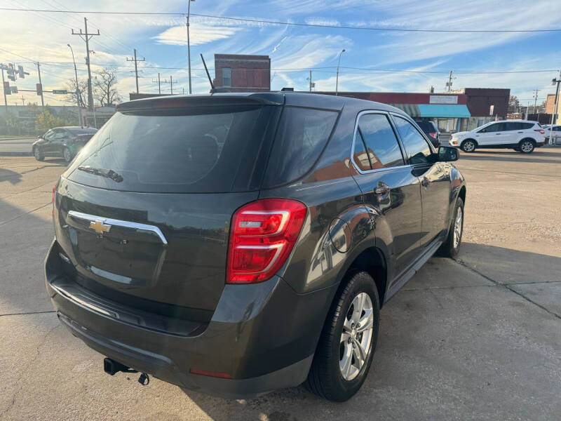 2017 Chevrolet Equinox LS photo 9