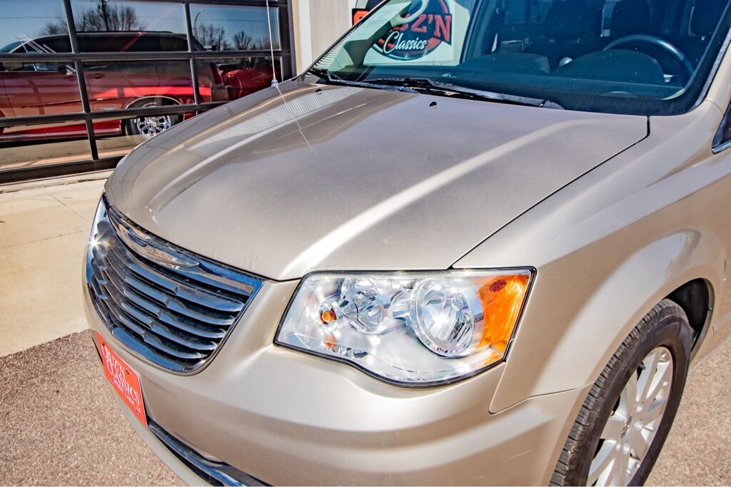2014 Chrysler Town and Country 69