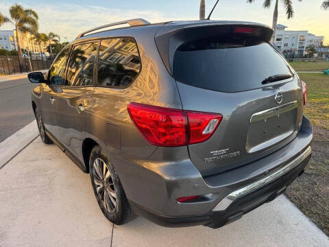 2017 Nissan Pathfinder SV