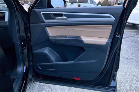 2022 Volkswagen Atlas Cross Sport V6 SEL R-Line 4Motion