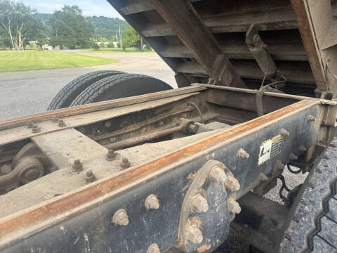 2002 Mack glider