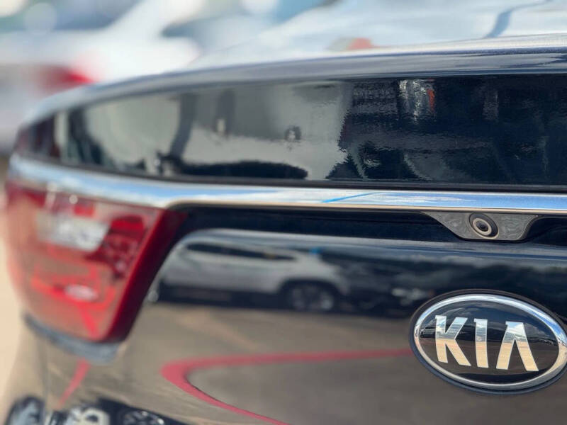 2017 Kia Cadenza Premium