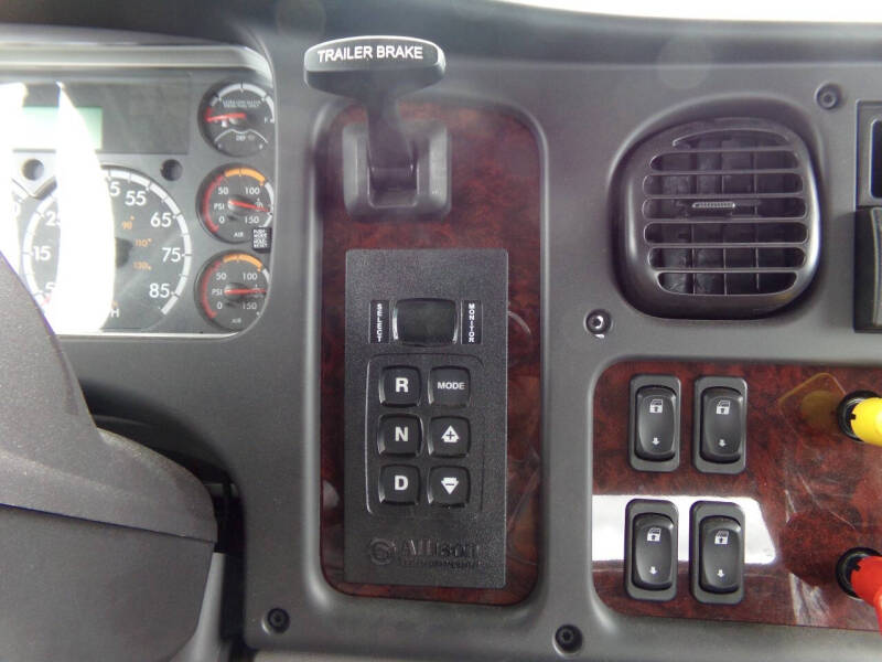 2024 Freightliner M2 106
