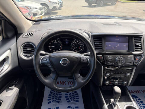 2017 Nissan Pathfinder SV