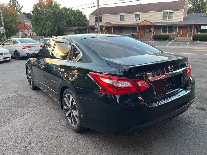 2016 Nissan Altima SR photo 3