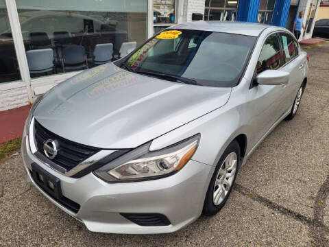 2016 Nissan Altima for sale at AutoMotion Sales in Franklin OH