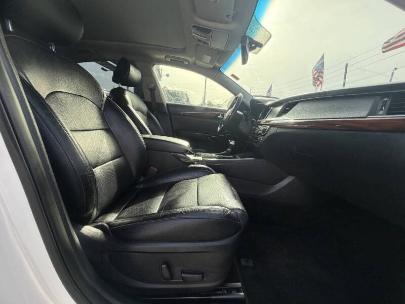 2017 Kia Cadenza Technology