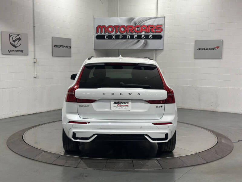 2022 Volvo XC60 B6 R-Design