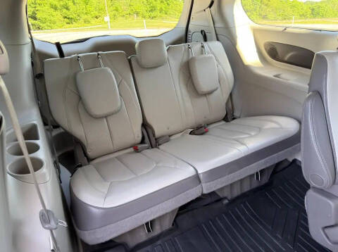 2017 Chrysler Pacifica Touring-L Plus