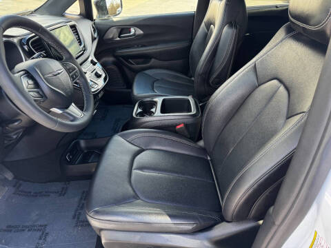 2025 Chrysler Pacifica Select