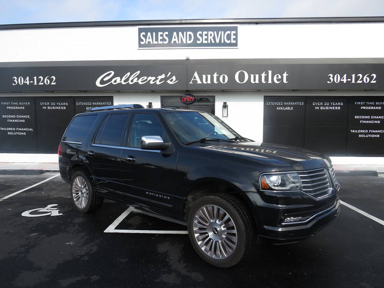 2015 Lincoln Navigator for sale at Colbert's Auto Outlet in Hickory, NC