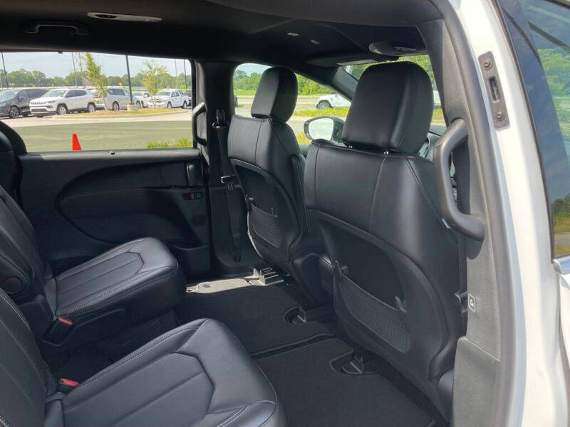 2027 Chrysler Pacifica LX