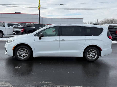 2025 Chrysler Pacifica Select