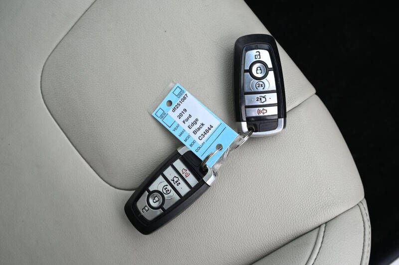 2019 Ford Edge Titanium