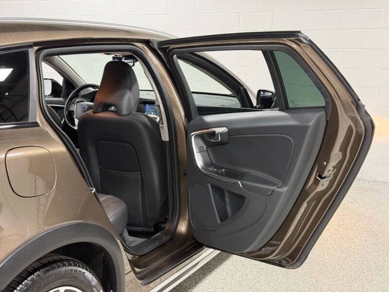 2016 Volvo V60 Cross Country T5