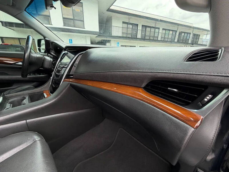 2019 Cadillac Escalade Luxury