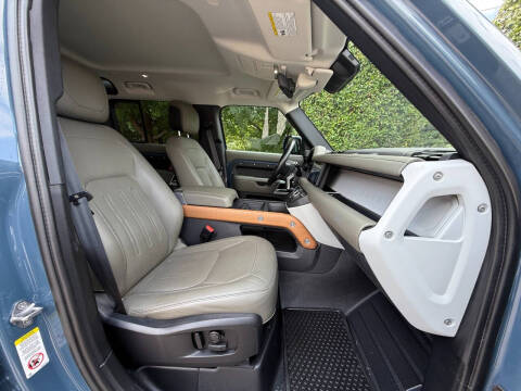 2020 Land Rover Defender 110 SE