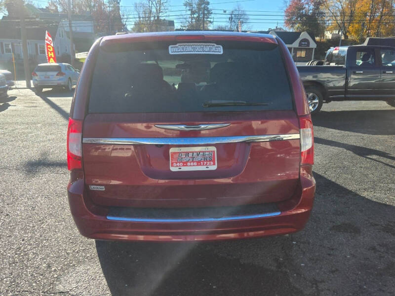 2013 Chrysler Town and Country Touring