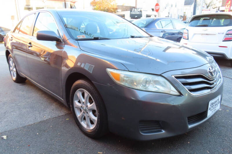 2011 Toyota Camry null photo 2