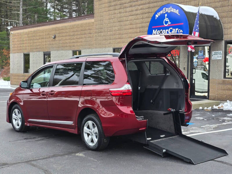 2019 Toyota Sienna LE Mobility 7-Passenger