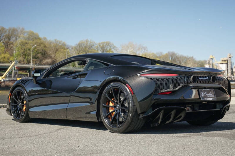 2023 McLaren Artura