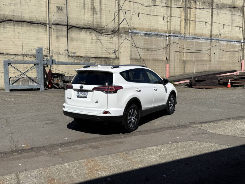 2018 Toyota RAV4 LE
