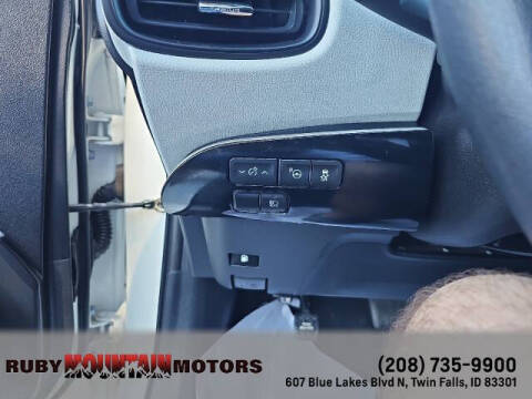 2019 Toyota Prius LE