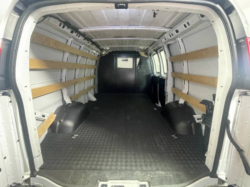 2023 GMC Savana 2500