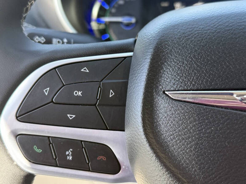 2023 Chrysler Pacifica Plug-In Hybrid Touring L