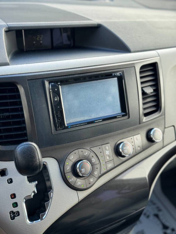 2013 Toyota Sienna L 7-Passenger