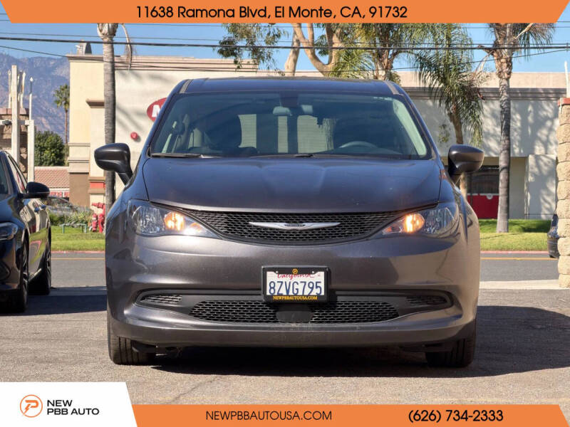 2022 Chrysler Voyager LX