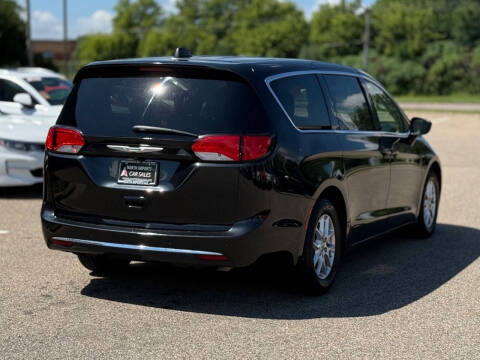2022 Chrysler Voyager LX
