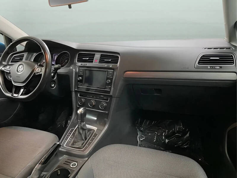 2019 Volkswagen Golf SE