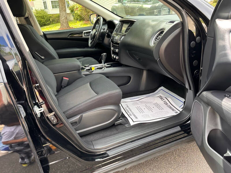 2017 Nissan Pathfinder SV