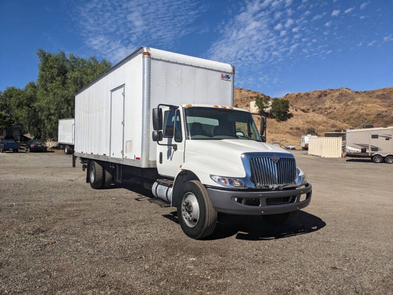 2016 International 4300 26’ Box Truck