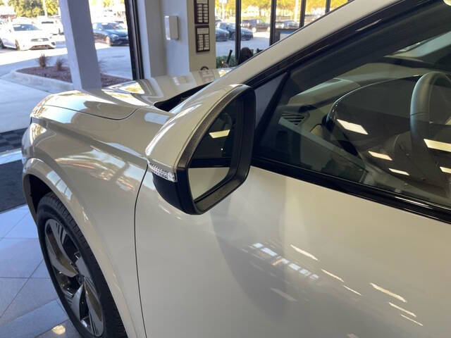 2025 Audi Q6 e-tron quattro Premium Plus