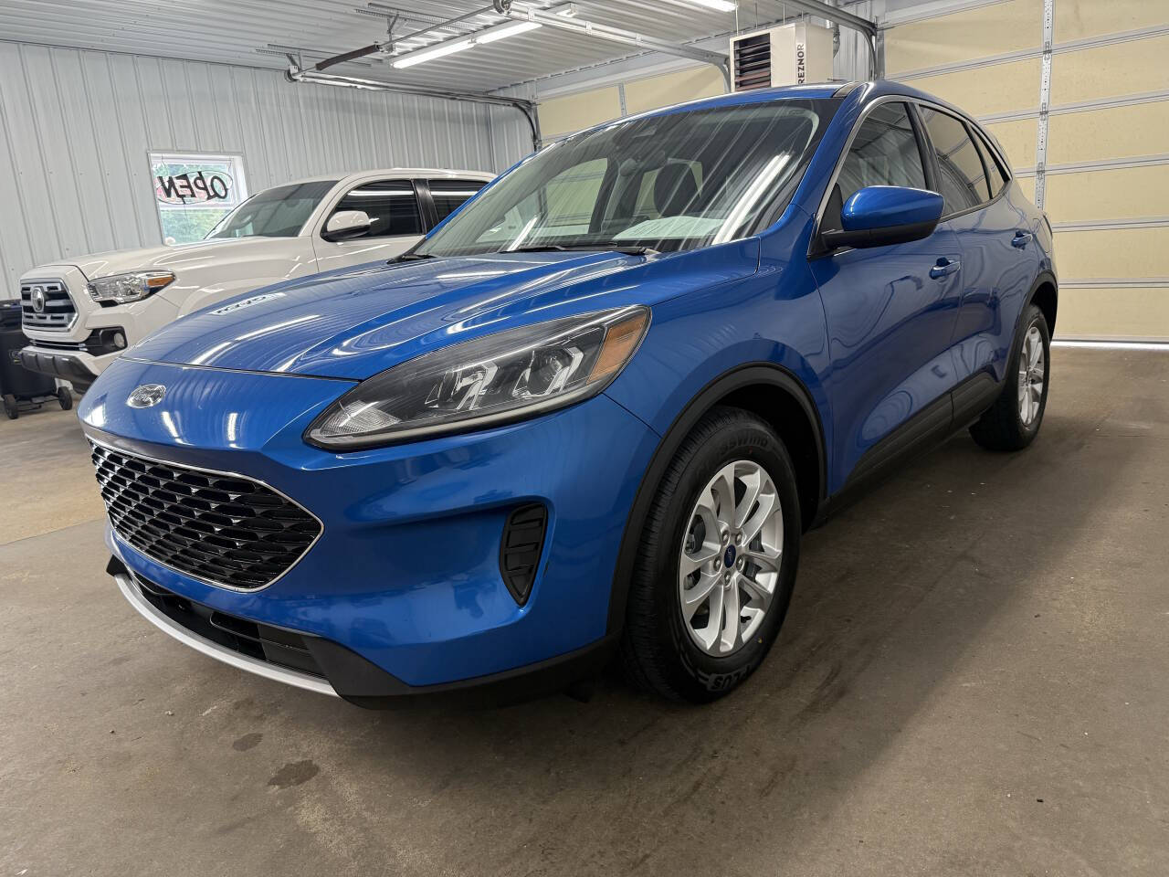 Blue 2021 Ford Escape SE SE 4dr SUV 2