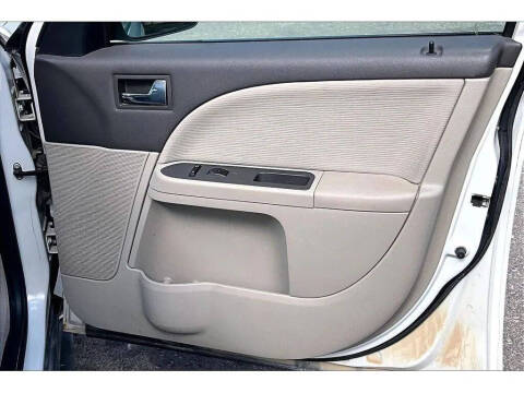 2009 Ford Taurus SE