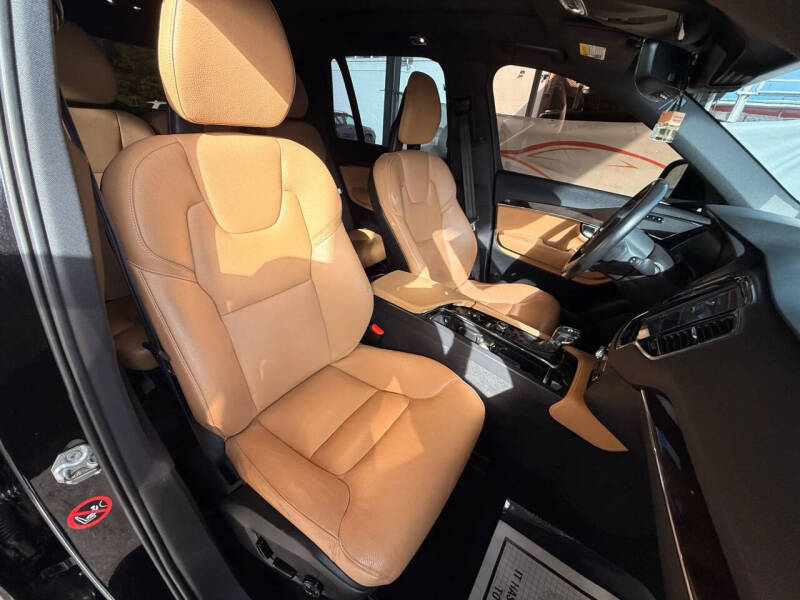 2018 Volvo XC90 T6 Momentum