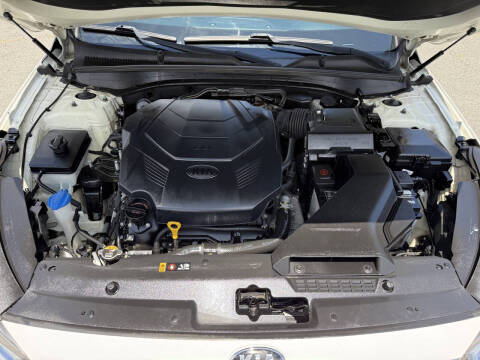 2017 Kia Cadenza Technology