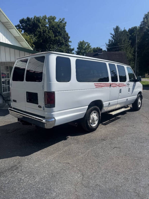 2005 Ford E-Series E-350 SD XLT