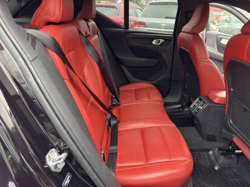 2019 Volvo XC40 T5 Momentum