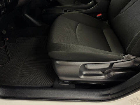 2019 Toyota Prius L Eco